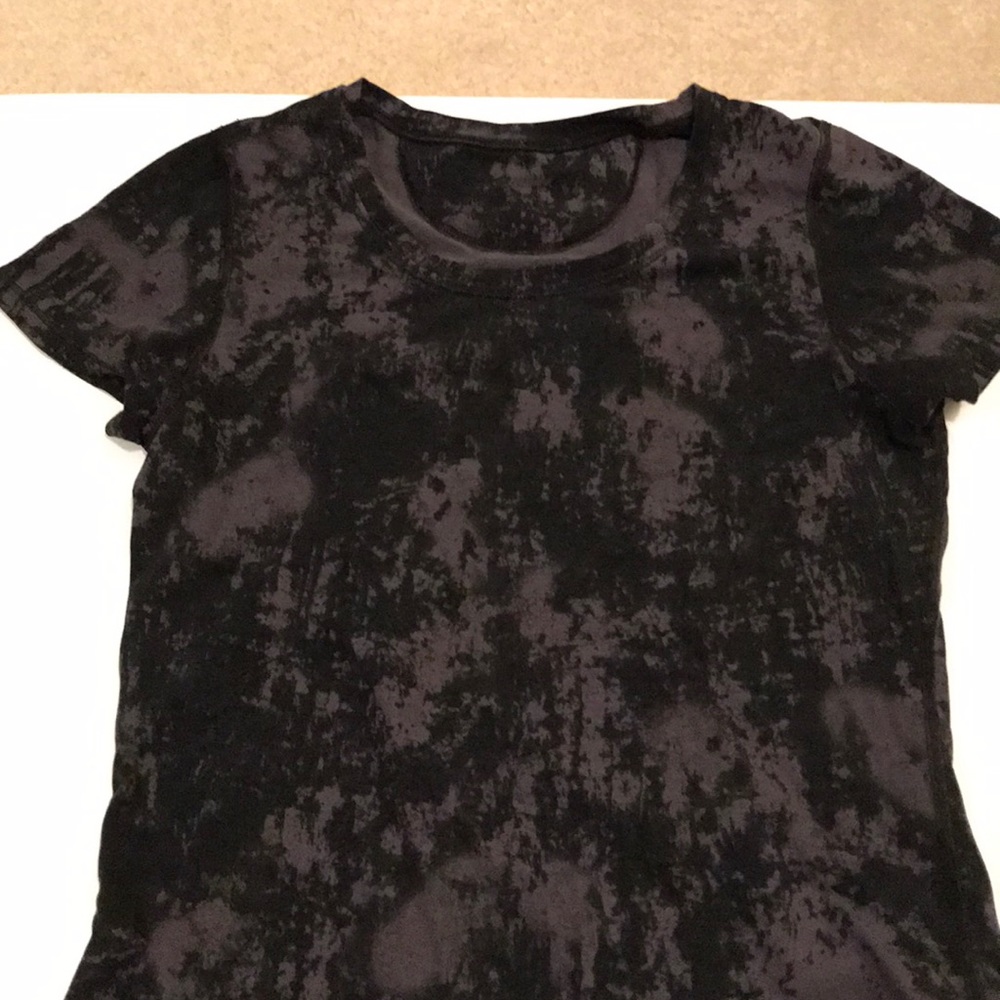 Stretchy lululemon t shirt